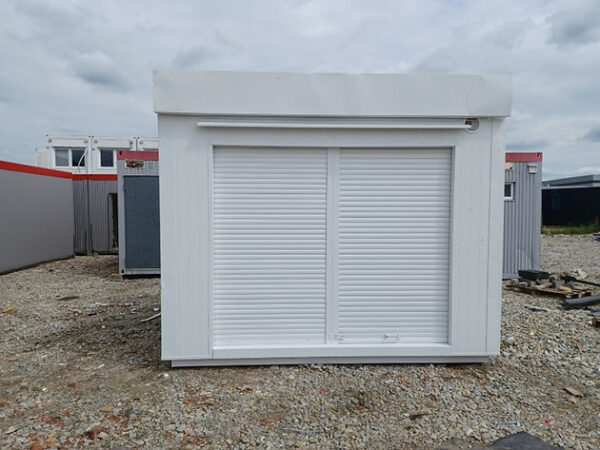 Contenedor Bar 3,5 × 3,03 m – Persiana Frontal & Puerta Trasera, Listo para Servir