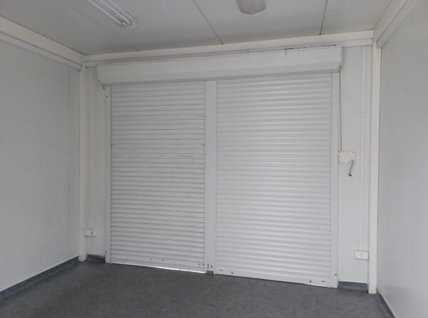 Contenedor Bar 3,5 × 3,03 m – Persiana Frontal & Puerta Trasera, Listo para Servir - Imagen 2