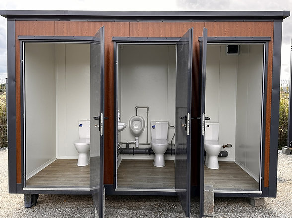 Contenedor Sanitario 3 Cabinas – WC