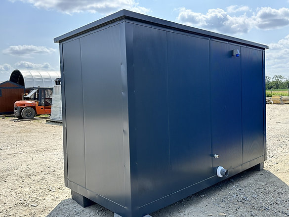 Contenedor Sanitario 3 Cabinas – WC