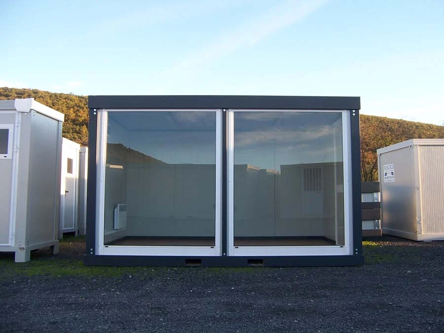 Contenedor Helsinki de 4,8 x 3,5 metros. Ideal como bungalow deportivo, taller, oficina de producción, oficina adicional, oficina de ventas o sala de reuniones.